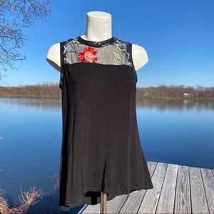 🌺5/$25 Kim & Cami black sleeveless floral top